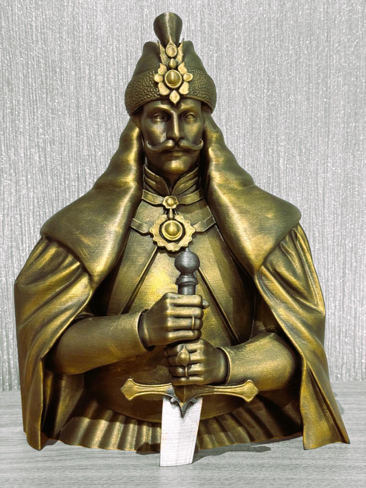 Vlad Tepes Bust (Vlad the Impaler) – Antique Gold Sculpture – Gothic Historical Statue – Desk Decor / Collector Piece